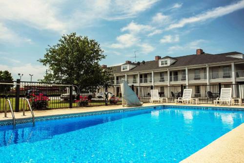 Swimmingpool, Quality Inn Waynesboro in Waynesboro (GA)