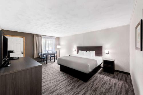 Quality Inn & Suites Munising in Wetmore, USA