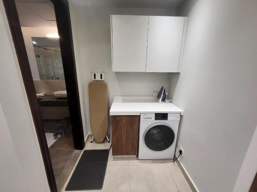 Goldcrest - 1 Bedroom Luxury Apartment - Lahore - image 13