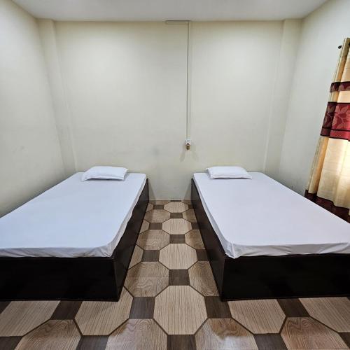 Mahendra Hotel in บิรัทนาการ์