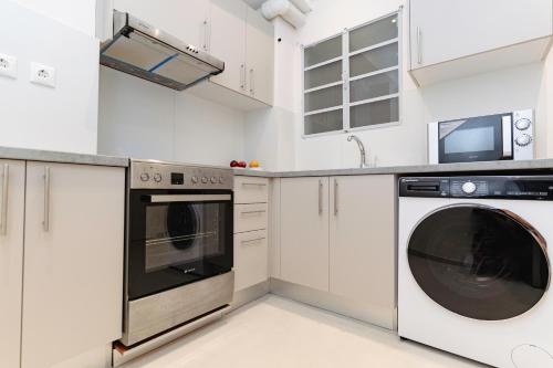 Athens downtown apartment 2bd-2ba, Афины (фото 5)