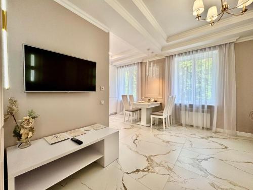 ApartPoltava NEW PALACE 2023 Вишукані апартаменти на Соборності Центр Готельні чеки in Poltava