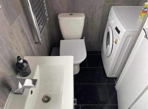 Dollis Hill One Bedroom Apartment NW2, London (photo 10)