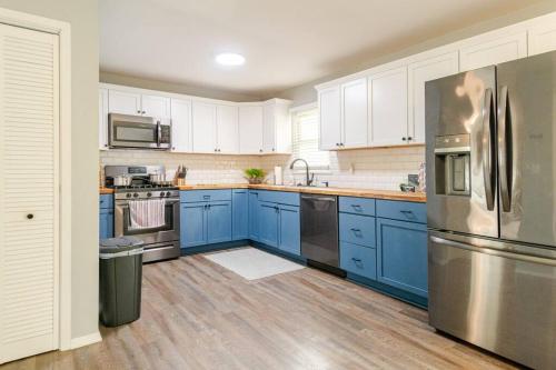 Ranch-Hot Tub-Pets-King Bed-Fenced Backyard-WiFi in Gahanna, USA