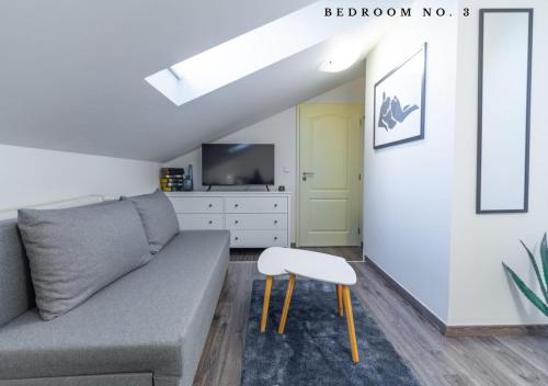 The Bookhouse 5-bedroom residence by Prague Castle - image 5