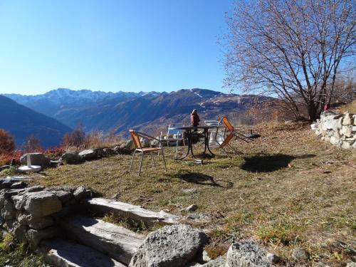 Chalet Lana in sonniger, ruhiger Lage in Mase, Schweiz