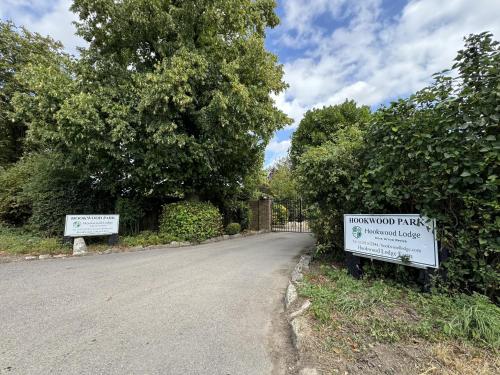 Hookwood Lodge - image 3