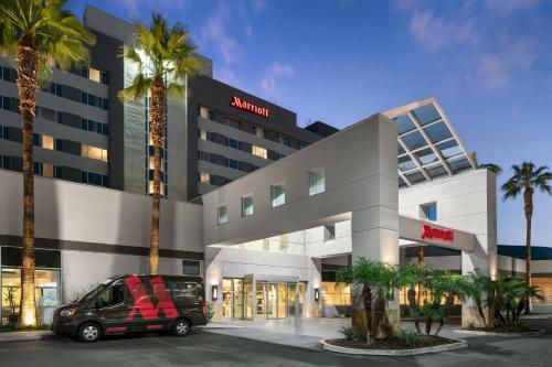 Bakersfield Marriott at the Convention Center - image 13