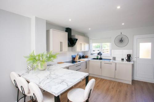 Stylish and Modern 2 Bed House, Glasgow (photo 6)