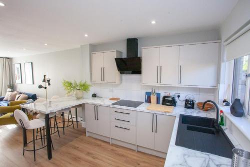 Stylish and Modern 2 Bed House, Glasgow (photo 7)