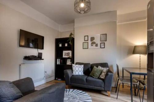 Vibrant Artist Hideaway by Centre Parking in Edge Hill