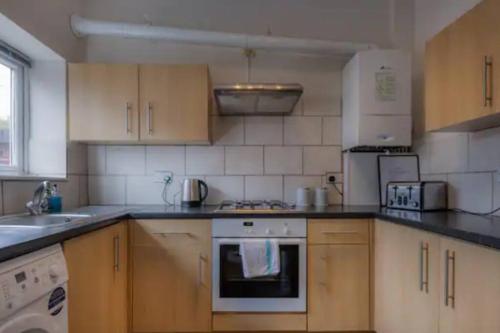 Vibrant Artist Hideaway by Centre Parking in Edge Hill