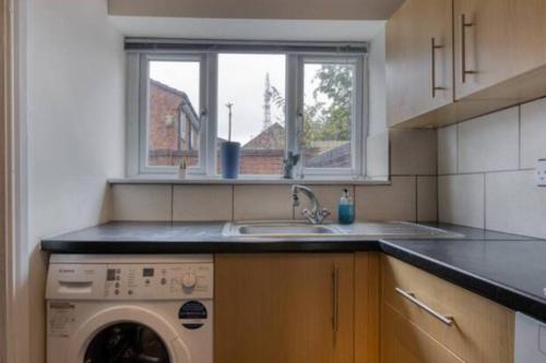 Vibrant Artist Hideaway by Centre Parking in Edge Hill