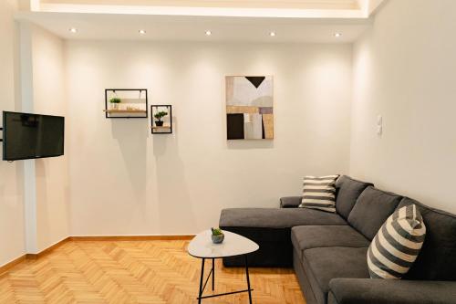 Athens downtown apartment 2bd-2ba1Gbps - Tap to explore photos