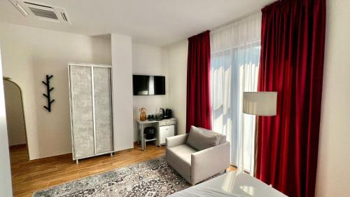 Deluxe Double Room (2 Adults + 1 Child) image 8