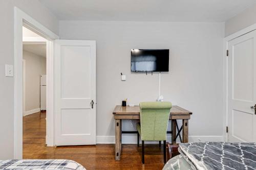 Grand2 4BR family home in Scotts Addition in Richmond, USA
