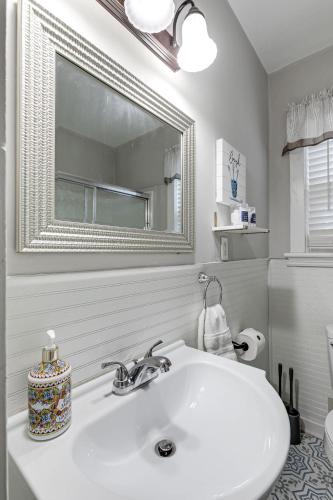 Grand2 4BR family home in Scotts' Addition