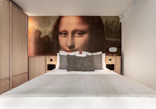 Luxury Residence in old Marais with Patio Sauna Fitness and AC - image 2
