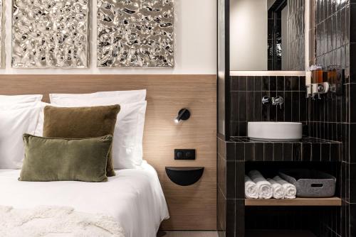 Luxury Residence in old Marais with Patio Sauna Fitness and AC - image 11