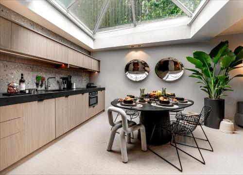 Luxury Residence in old Marais with Patio Sauna Fitness and AC - image 14