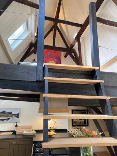 Hoogwaardig afgewerkt loft in oude stadscentrum