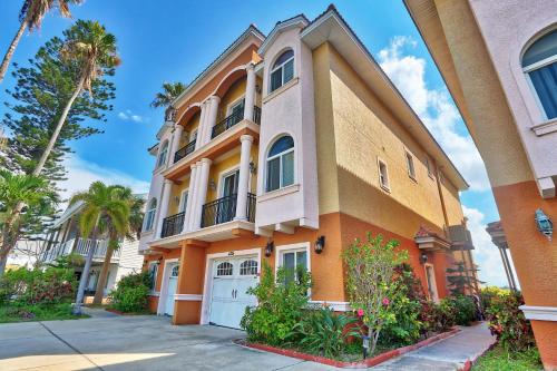 Redington Retreat - Unit A in St Pete Beach, USA