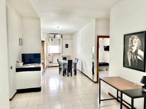  BLACK AND WHITE HOUSE- 70 mq in Velletri