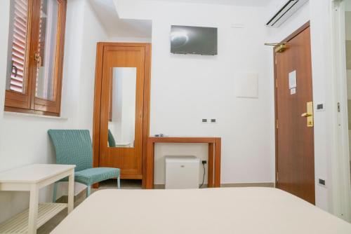 Petit Hotel - image 11
