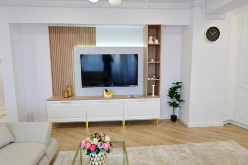 FLH - SIBIU - The Evolution LUXURY Apt - 2 Bedrooms, 1 Livingroom, 2BA with 3 ACs Units and Panoramic view - Sleeps 6 - Shopping City Mall, Şelimbăr (fotografie 6)