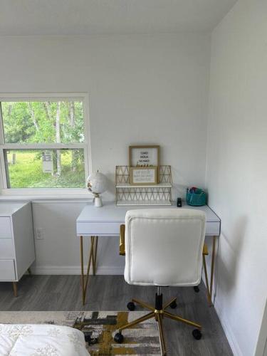 Room in smart home with pond view in Orlando, USA