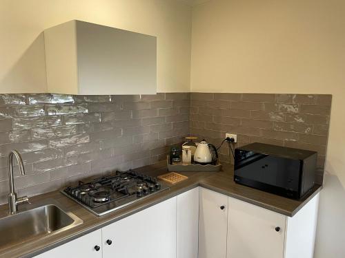 Kitchen, Rosie's Cottage Bindoon in Chittering
