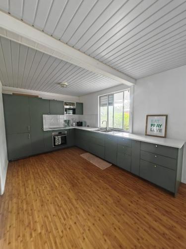 مطبخ, Pitate Surf House in بابارا