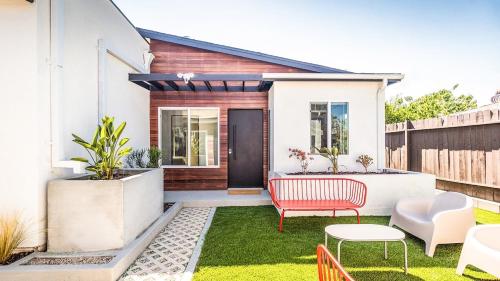 Tranquil 4B Home with cozy Patio in Long Beach, USA