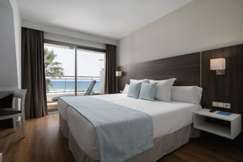 2 twin beds, 1 sofa bed