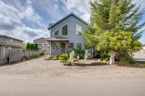 Relaxing Coastal Escape 450 Feet to the Beach - image 3