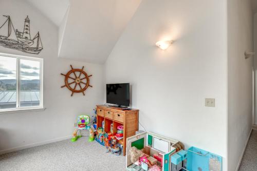 Relaxing Coastal Escape 450 Feet to the Beach - image 12