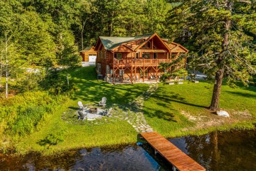 Lakefront Cabin & Cozy Lakeview Cottage in 米斯河(NC)