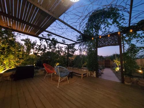 Faciliteiten, בית האבן בצוקים in Tsukim