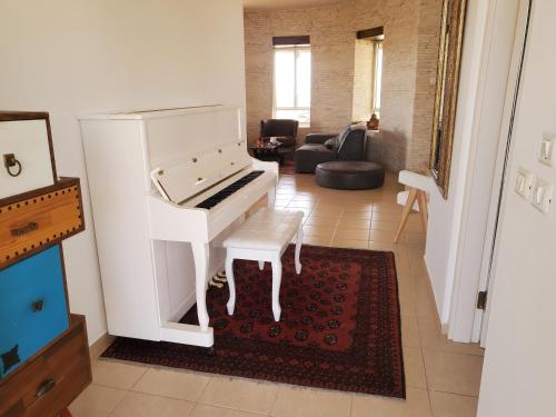 Faciliteiten, בית האבן בצוקים in Tsukim