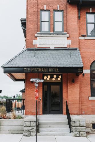 A szálláshely kívülről, The Postmark Hotel in Newmarket (ON)