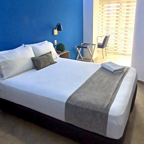 Standard Double Room image 3