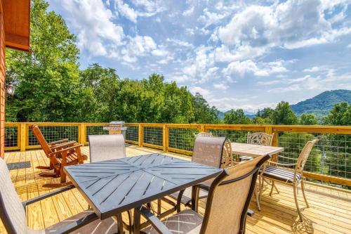 Riverside Mountain Retreat in Sevierville, USA