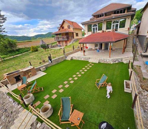Oaza mira in Podnemić