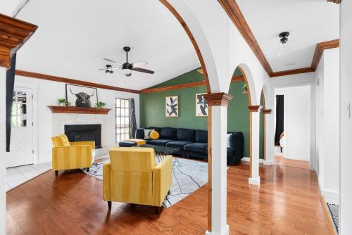 Serene Family Retreat King Beds Pool Hot Tub and Games in Cedar Park, USA