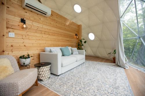 Glamping Dome at The Riverstead - Greenbrier River in Alderson, USA