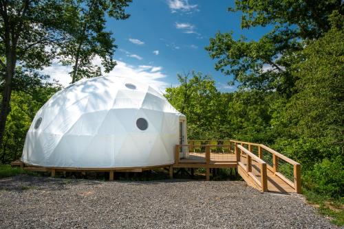 Glamping Dome at The Riverstead - Greenbrier River in Alderson, USA