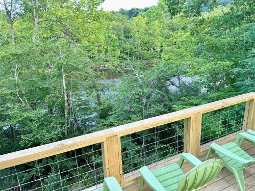 Glamping Dome at The Riverstead - Greenbrier River in Alderson, USA