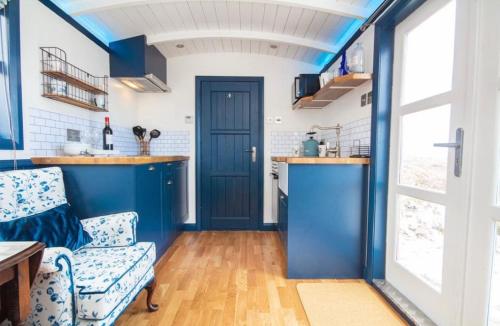 virtuve, The Drift Shepherds Hut in Melvaig