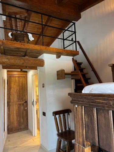 1 queen bed, 2 bunk beds