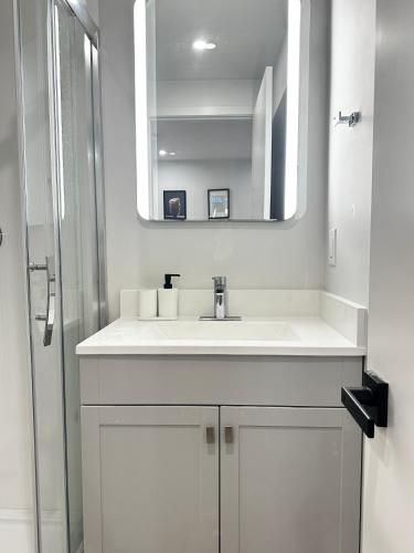 A New Suite with Private Bathroom 8 mins to UBC, 15 mins to Downtown in Vancouver, Canada